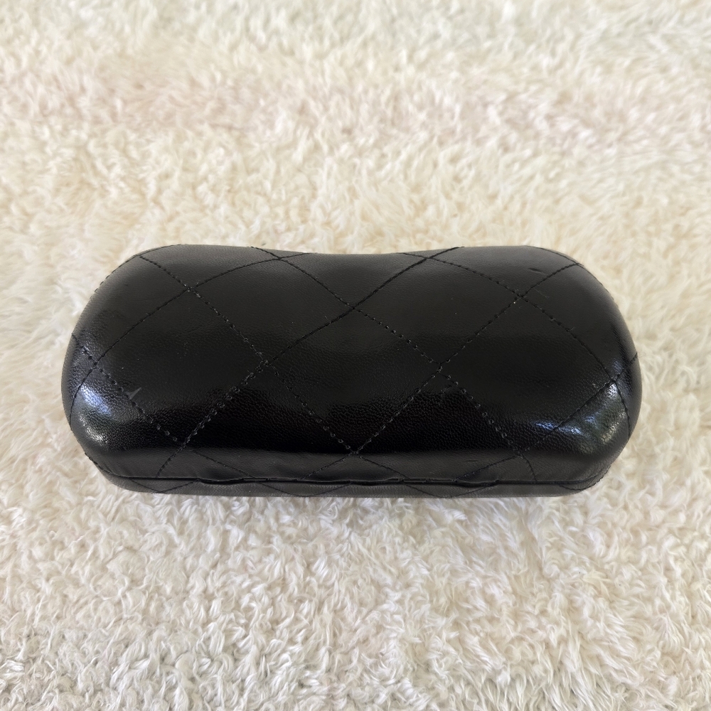 Vintage CHANEL Round Tortoise Sunglasses with Black Leather Case - Picture 4 of 9